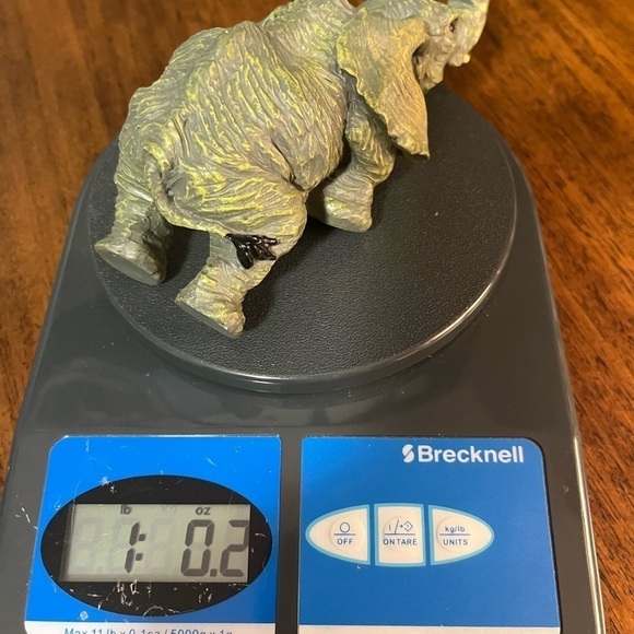 Elephant figurine made in China. Looks like he is trying to climb up onto a step - Picture 7 of 8